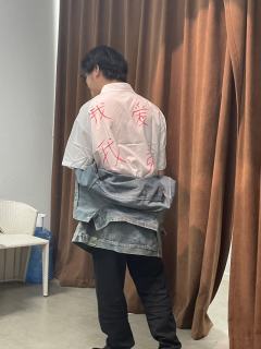 很难评的本。唯一优点只有最后剧情的抉择,终于不是自以为是的所