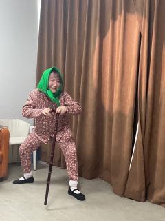 很难评的本。唯一优点只有最后剧情的抉择,终于不是自以为是的所