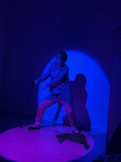 很难评的本。唯一优点只有最后剧情的抉择,终于不是自以为是的所