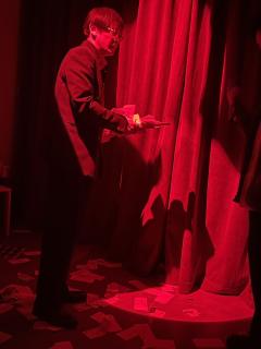 很难评的本。唯一优点只有最后剧情的抉择,终于不是自以为是的所