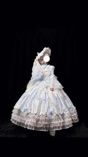 水色大花嫁是真的好貌美！长款是真的绝，水色真的好喜欢啊拒绝不了一点！