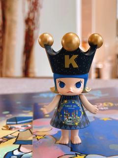 虽然展览的molly和我家的molly差不多。但是纪念品还是