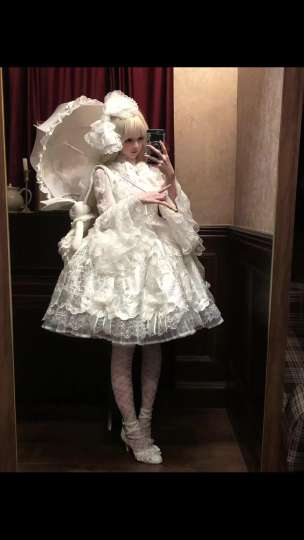 这个精致度是真的绝，白色是真的貌美，特别有小花嫁感！