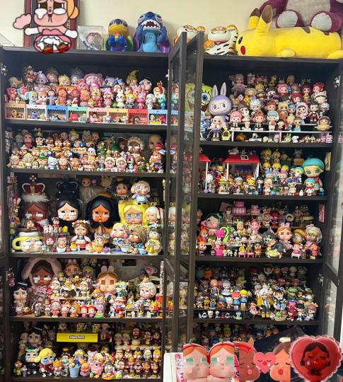 很多根本就摆不下了。每每看到这些小可爱，我的心情也跟着好起来。情绪价值拉满！