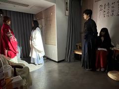 青山同云雨的云；今夕何夕，得与王子同舟兮的兮。

🎬 本场