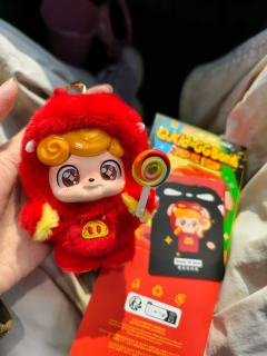 Q宝真的好可爱呀，少女心爆棚，这大眼睛，小鼻子，虎牙，满满的