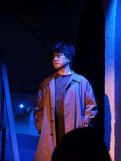 话剧《禁忌的色彩》以极具张力的舞台呈现，撕开了世俗规训下人性