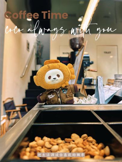 超爱coco也很爱喝咖啡不工作的时候就带着他探店coco always with youOOTD飞行员夹克