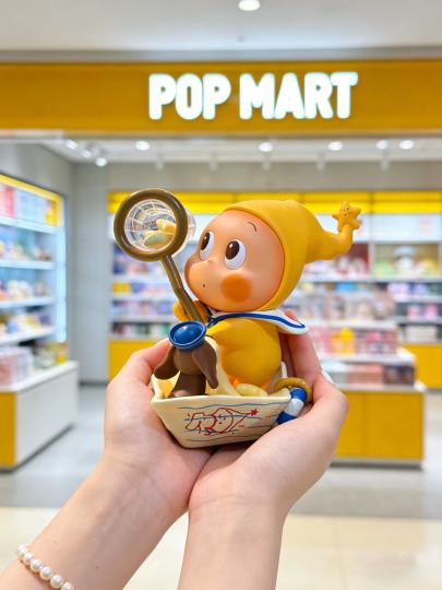 姜～姜～123星星人！隐藏一发入魂！
冥冥之中就是想选这个
打开我还说怎么常规款好像没有这个
居然是隐藏啊！
手感：整体偏轻、满盒，没有听到有配件和干燥剂晃动的声音，基本摇不动。
内部摆放是，最上边是