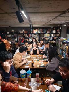 【Hita海獭桌游徐汇店·圆满收官】
徐汇店跨年派对嗨翻天~