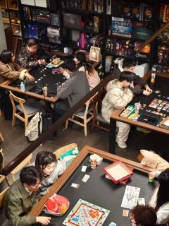 【Hita海獭桌游徐汇店·圆满收官】
徐汇店跨年派对嗨翻天~