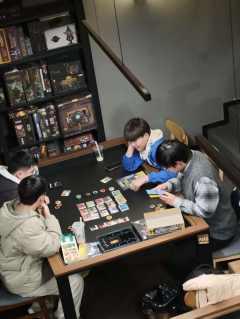 【Hita海獭桌游徐汇店·圆满收官】
徐汇店跨年派对嗨翻天~