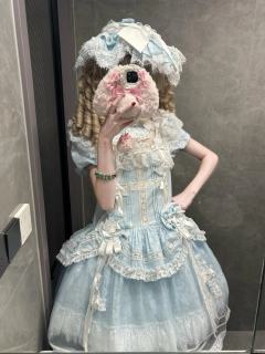 蓝白＋蕾丝嫩成洋娃娃，穿上直接变身精致瓷娃娃