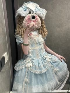 蓝白＋蕾丝嫩成洋娃娃，穿上直接变身精致瓷娃娃