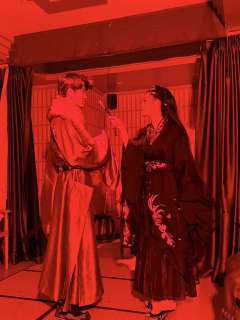 站在故事的开端，望向既定的结局，要么成饵，要么破局。

体验