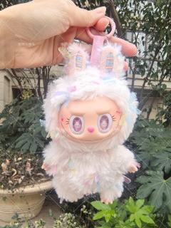 彩色蛋糕一般的Labubu拉布布