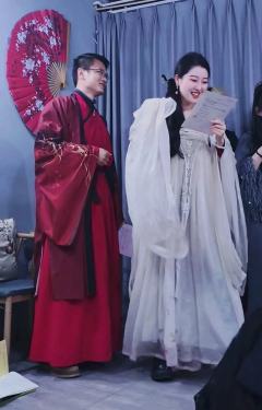 4女2男,本很一般,胡绾cp确实应该大补贴或者免单。未央还有