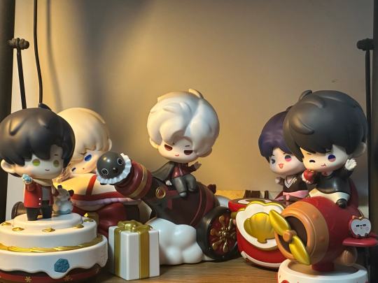 肯德基×恋与星空联名小玩具集齐啦！每个都精致萌趣，细节超到位，看着就超治愈～🥳