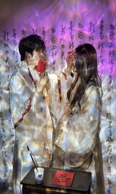 至高至明日月，至亲至疏夫妻。
愿上天垂怜，莫教吾夫再历风霜，