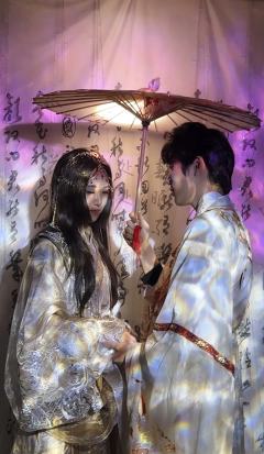 至高至明日月，至亲至疏夫妻。
愿上天垂怜，莫教吾夫再历风霜，