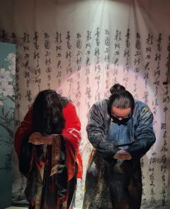 至高至明日月，至亲至疏夫妻。
愿上天垂怜，莫教吾夫再历风霜，