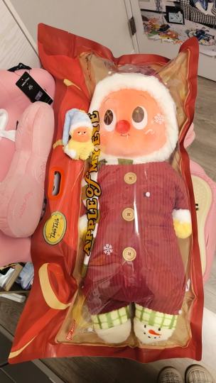 对不起当初是我太大声了…官网看图觉得太一般脸也不太像……收到之后真香了这手感太软糯，这抱着也太舒服，这大脸蛋太可爱了吧！