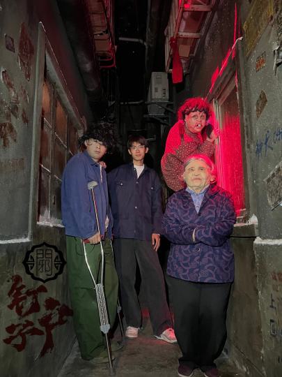 钉子户升级啦！！！升级啦！！！ 新增加了一些道具😱 新增环节？！玩家电棍突突玩家！哈哈哈哈哈… 
大致剧情：还是拥物拆迁款那点儿事儿…我们是拆迁办的 过来劝劝这帮不搬家的 差钱儿还是差事儿不搬走！！劝