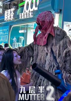 终于来玩儿九层半2了！！特地找的强坦带路哈哈哈哈.
大致剧情