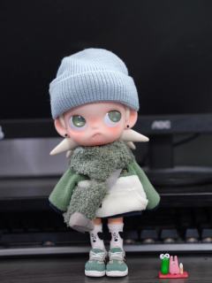 被Zsiga薄荷套装萌到心化了!
浅蓝针织帽+绿绒围巾,