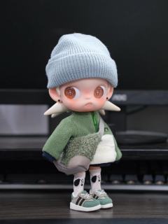 被Zsiga薄荷套装萌到心化了!
浅蓝针织帽+绿绒围巾,