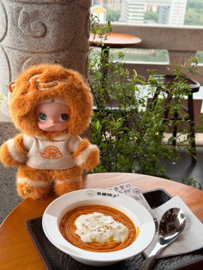 😁带娃出门拍照了，除了身上瑕疵有点多，真的可爱得没毛病