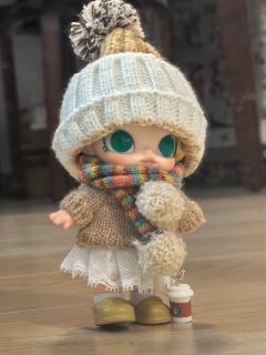 第一身衣服，之后还会有的，要充满整个衣柜，先买个衣柜吧！