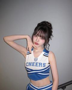 “欧尼一起跟我跳舞吧🌧”
“今天也要开心💙”来自🐱的祝