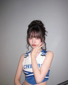 “欧尼一起跟我跳舞吧🌧”
“今天也要开心💙”来自🐱的祝