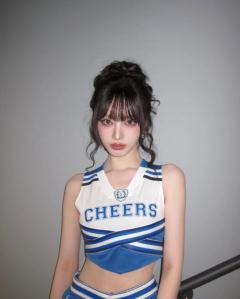 “欧尼一起跟我跳舞吧🌧”
“今天也要开心💙”来自🐱的祝