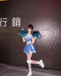 “欧尼一起跟我跳舞吧🌧”
“今天也要开心💙”来自🐱的祝