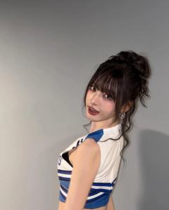 “欧尼一起跟我跳舞吧🌧”
“今天也要开心💙”来自🐱的祝