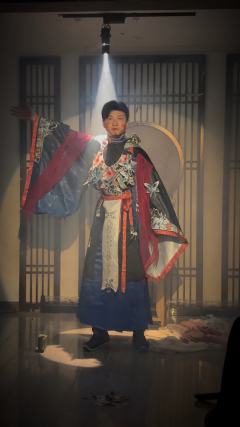 《求己》—— 既求神佛无用，那不如求己

剧本配置：3男3女