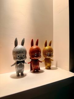 当年太喜欢mini系列，自己做成了包挂，还特意买了有透明隔层