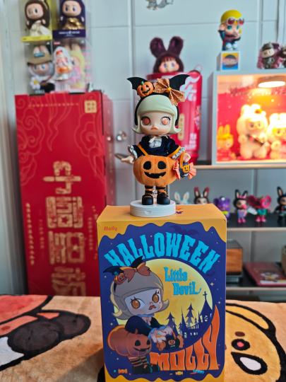 虽然 2026 已经入手很多熏熏人和 CRYBABY，但 Molly 是必入手的 IP。今年是 Molly20 周年庆，期待 3 月 Molly 上海站巡展，买买买！