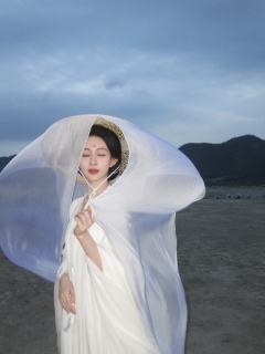 不管是暮晚摇还是孟子艺都超美的好吧。