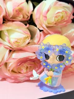 春天里害羞的小女孩，太可爱了