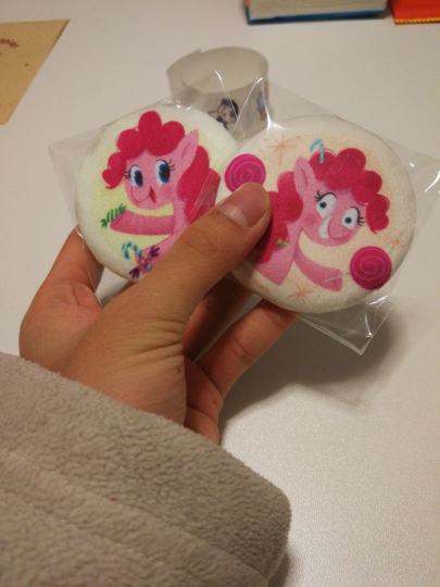 买辉月九的赠品这都是啥呀？？？不要还不行，我真求你了卡游！！！！