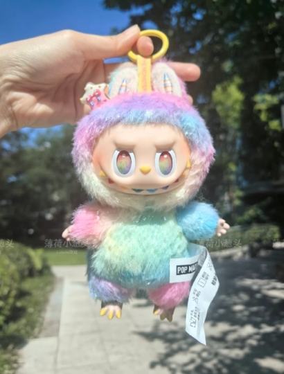 我喜欢改娃，可以个性化定制，不和别人“撞衫”。而且现在原装娃的设计越来越一言难尽了