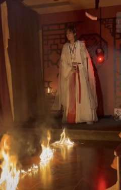 沈千：当质子撕下面具，你们才配看见我的真容
在宁波大马戏团的