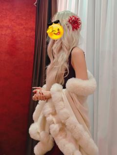 “我在幻想，你本来的样子也可以爱我至死。幻想在你心里，我是否