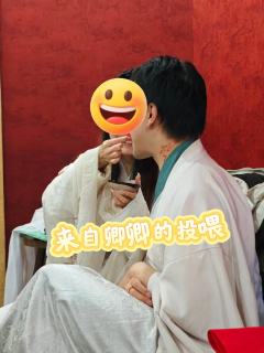 “我在幻想，你本来的样子也可以爱我至死。幻想在你心里，我是否