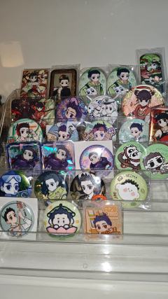 小玉快塞不下了🌚明明只是每个系列的谷子吃一个的没想到最后吃