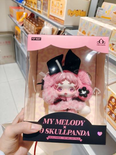 本来是准备买库洛米在门店犹豫了五分钟还是买了美乐蒂因为实在太可爱了哈哈哈