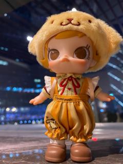 可爱的女儿，没忍住入手第一只babymolly
换上小衣服太